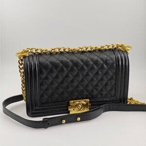 CHANEL Black Quilted Leather Shoulder Bag with Gold Chain